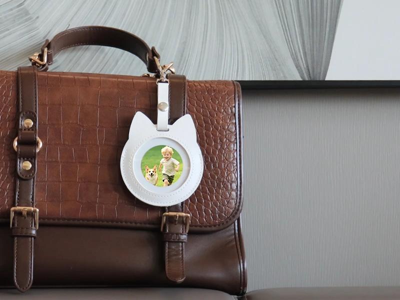 e paper button badge